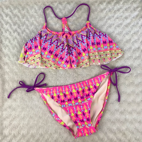 Xhilaration Other - Xhilaration Flutter Bikini Top & Side Tie Bottoms